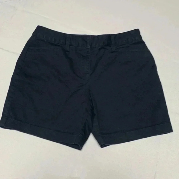 LANDS’END Mid Rise Women’s Shorts,Size 6 Petite. Excellent condition. - Picture 1 of 3